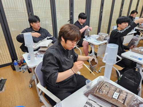 충남도립대 스마트팜학과, 상토부터 엑비까지 직접 배운다